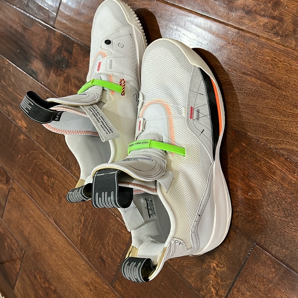Air Jordan XXXIIIVast Grey. Excellent condition, worn a couple times. No box